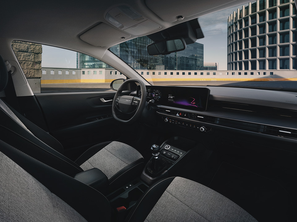 Cockpit digital cu afișaj panoramic dual.